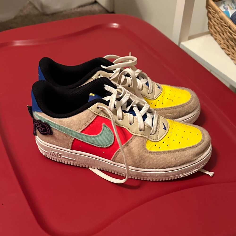 Nike swoosh boys youth size 3Y